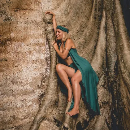 On the banyan root, Bali